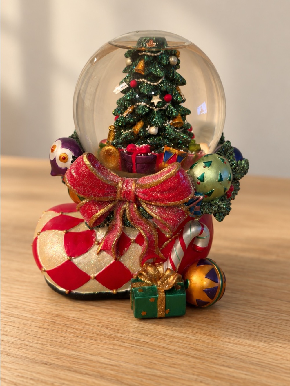 Christmas Christopher Radko Harlequin Stocking Musical Snowglobe 2006